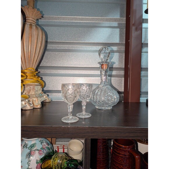 Vintage MCM Imperial Glass Decanter and Set of 2 Cordial Glasses - Picture 3 of 5